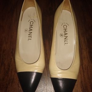 CHANEL low heels